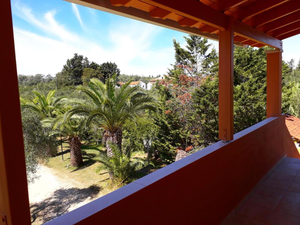 קאבוס Irini Apartments And Studios מראה חיצוני תמונה