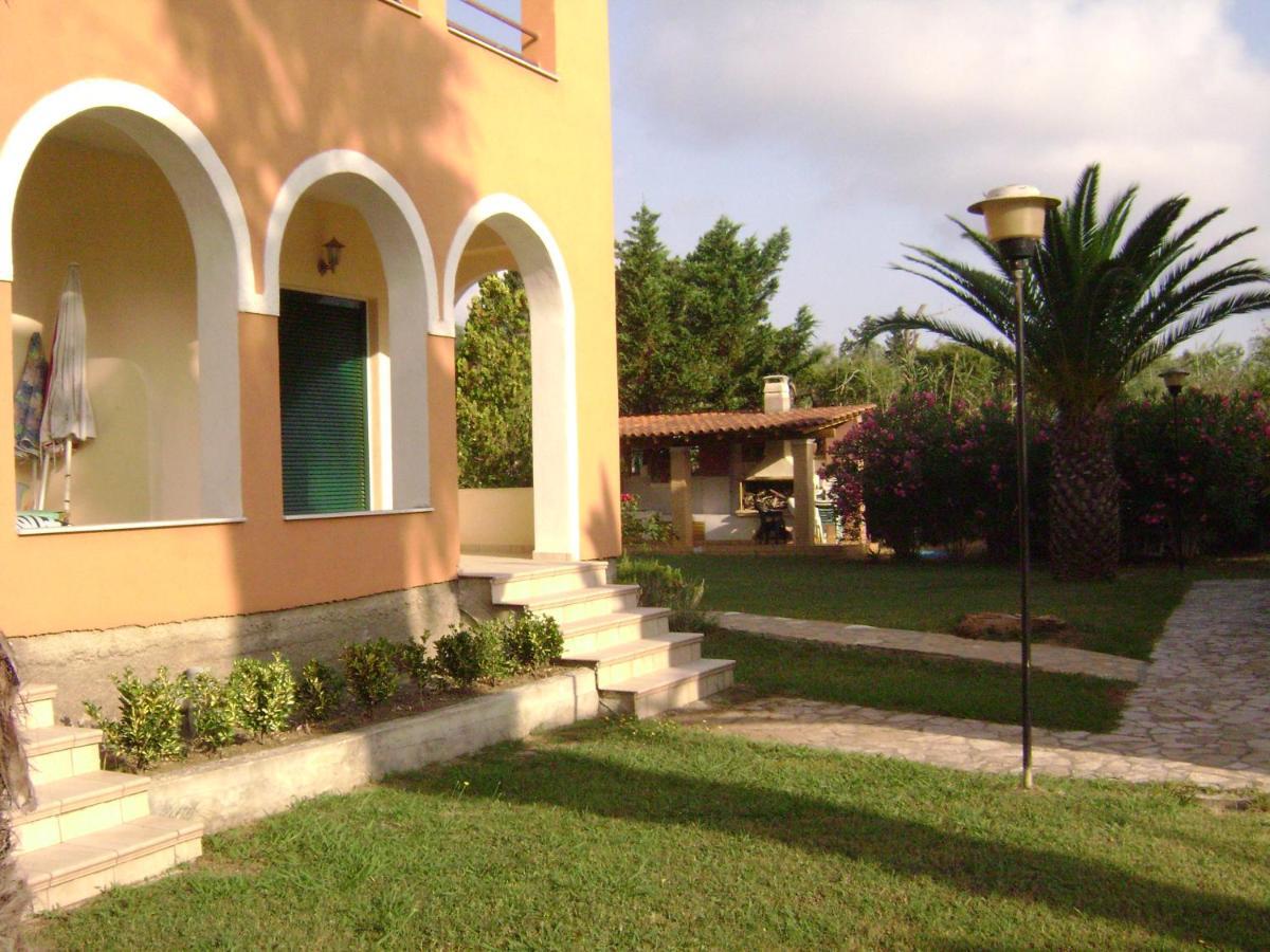 קאבוס Irini Apartments And Studios מראה חיצוני תמונה