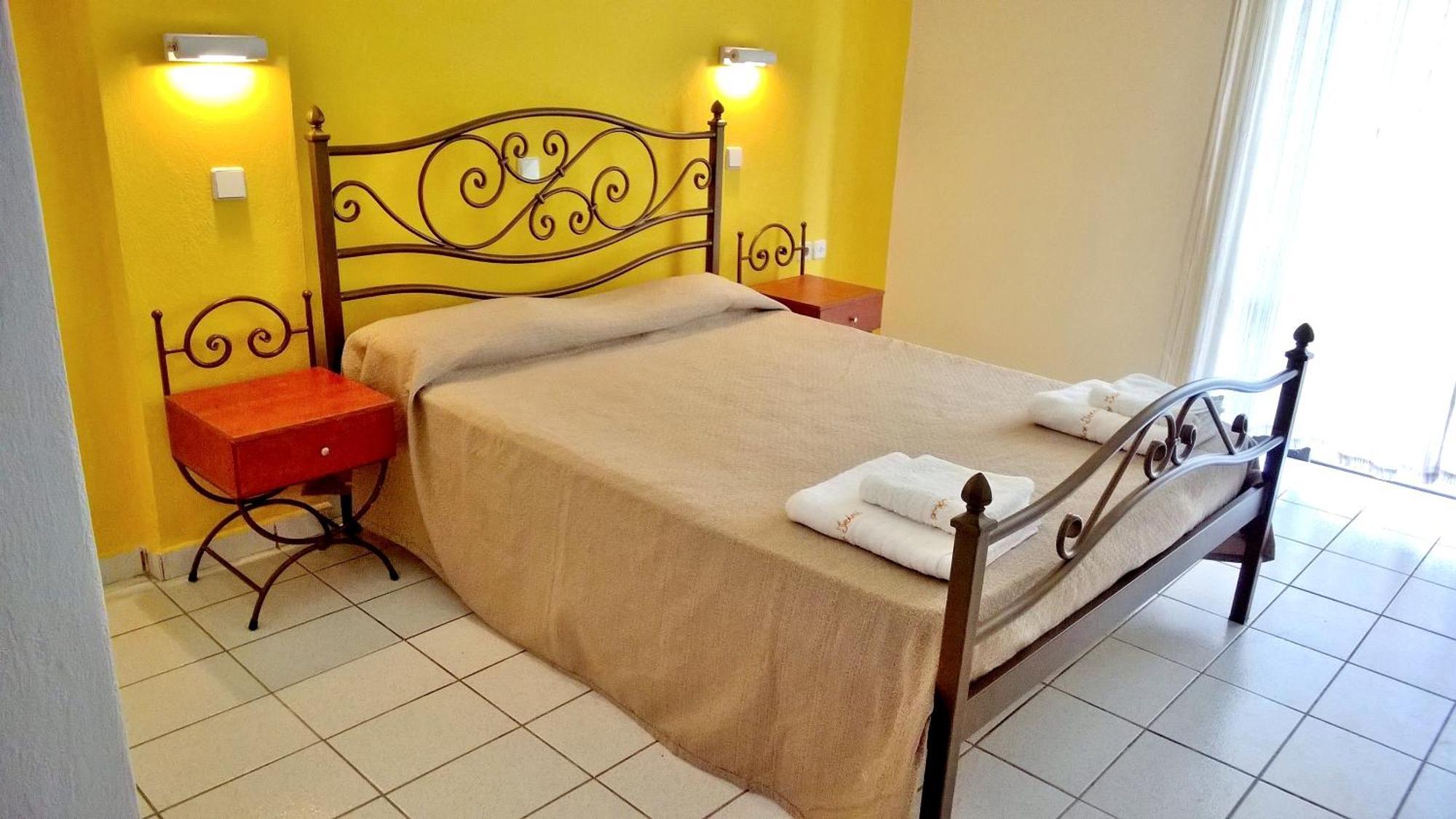 קאבוס Irini Apartments And Studios מראה חיצוני תמונה