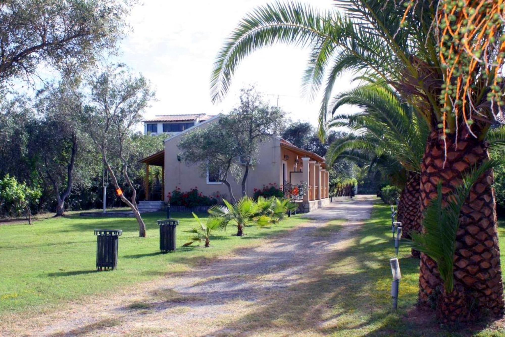 קאבוס Irini Apartments And Studios מראה חיצוני תמונה
