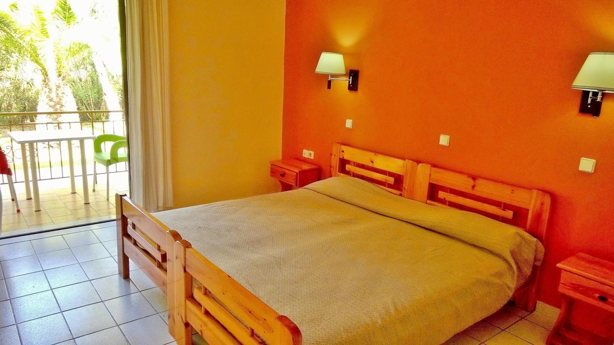 קאבוס Irini Apartments And Studios מראה חיצוני תמונה