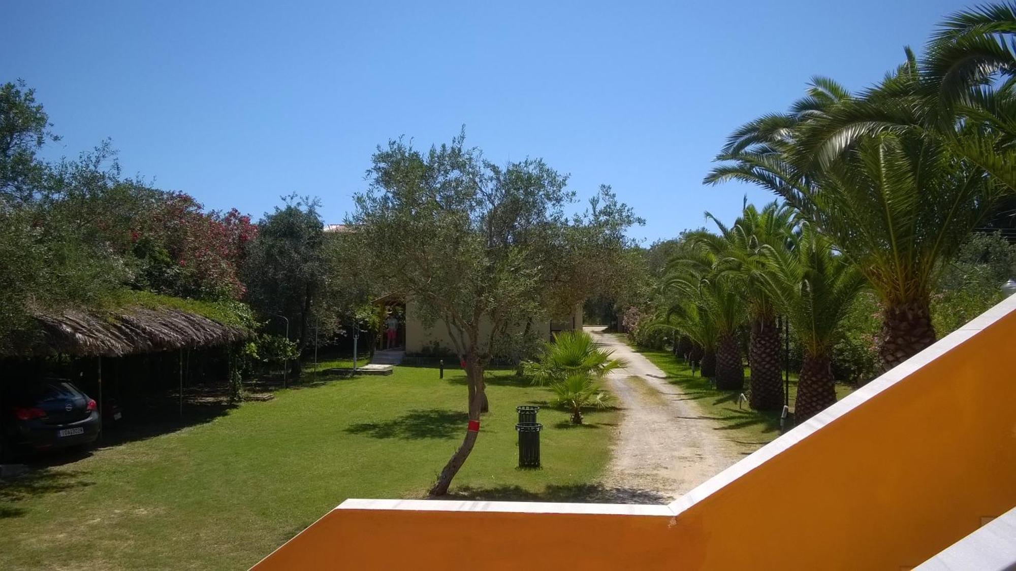קאבוס Irini Apartments And Studios מראה חיצוני תמונה