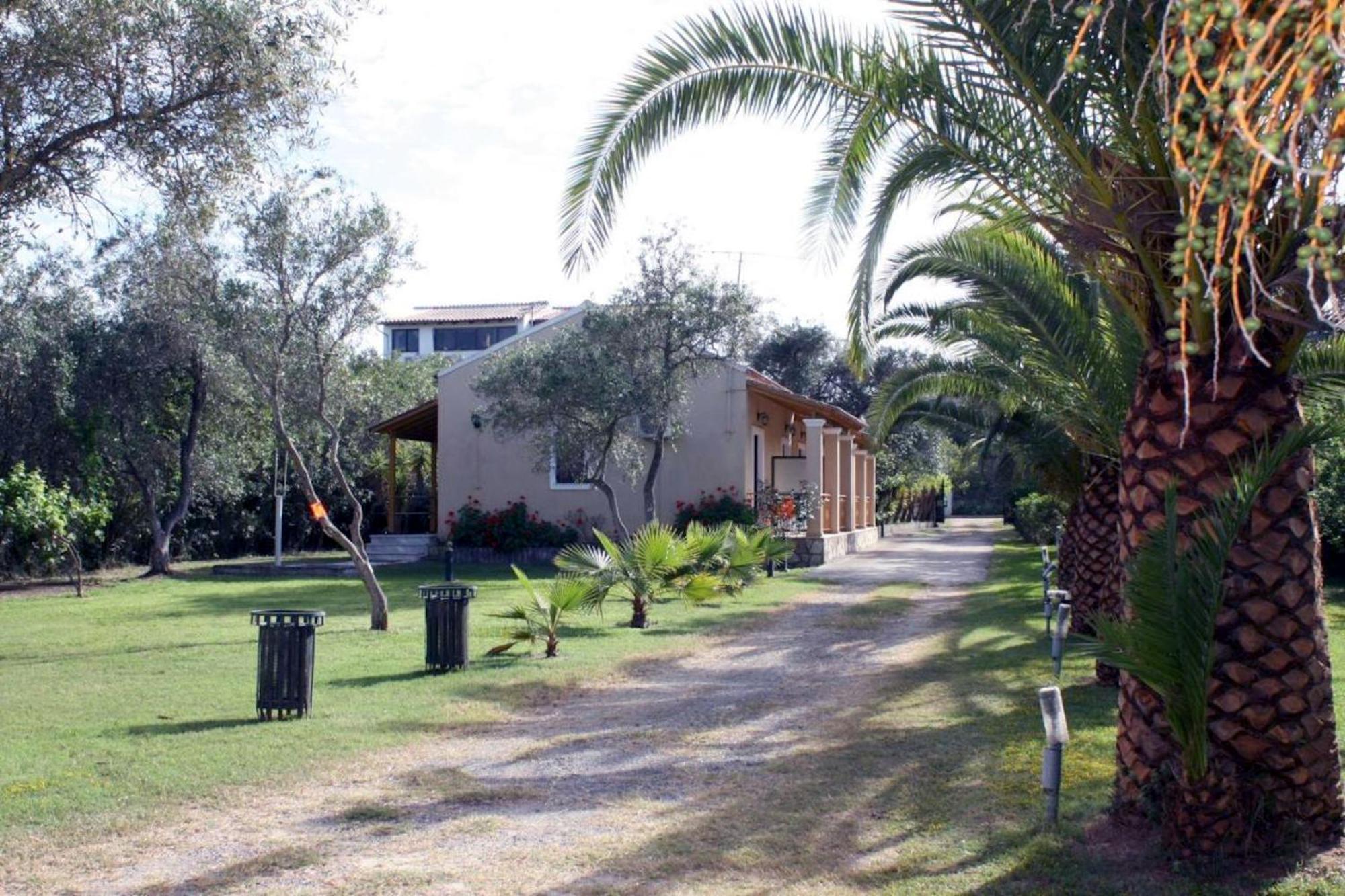 קאבוס Irini Apartments And Studios מראה חיצוני תמונה