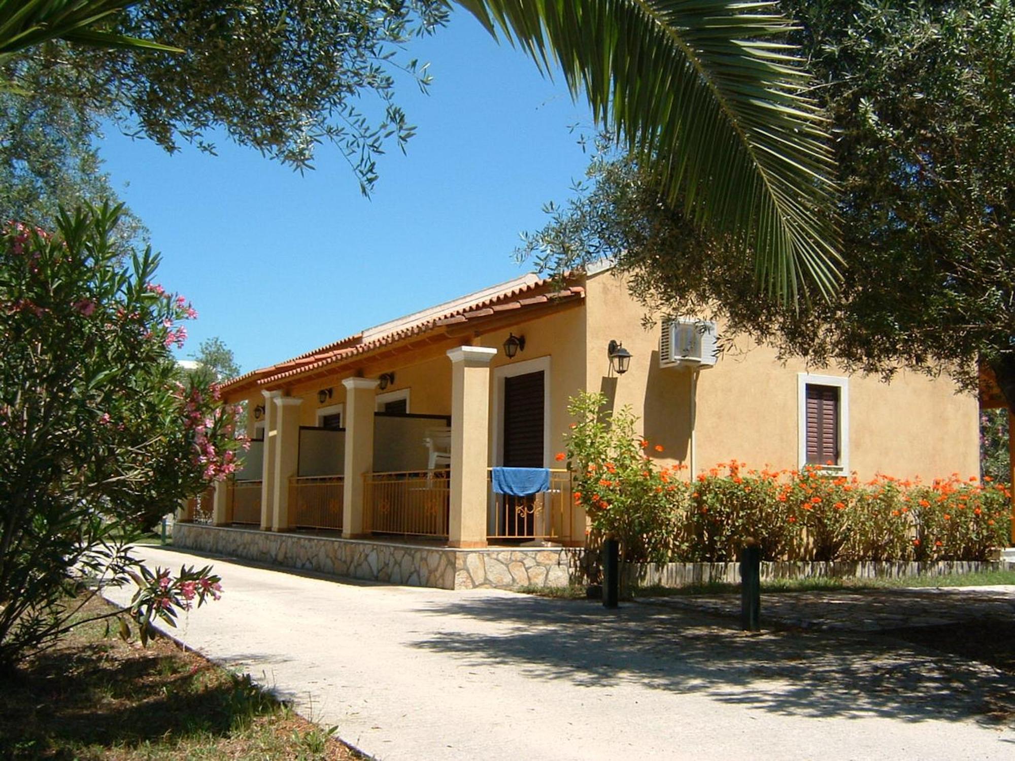 קאבוס Irini Apartments And Studios מראה חיצוני תמונה