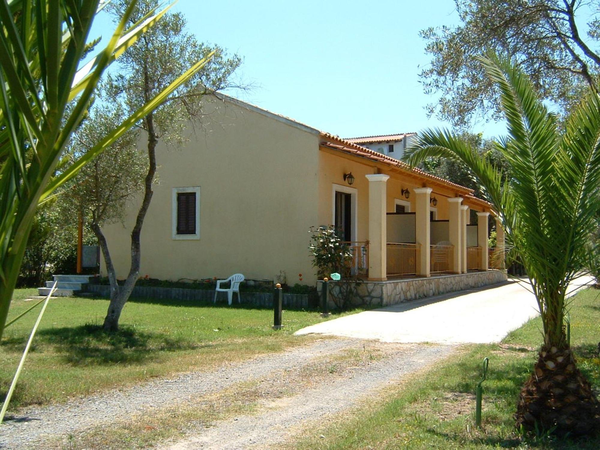 קאבוס Irini Apartments And Studios מראה חיצוני תמונה