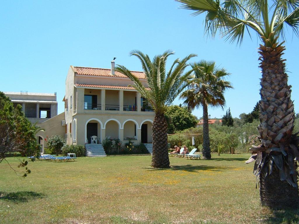 קאבוס Irini Apartments And Studios מראה חיצוני תמונה